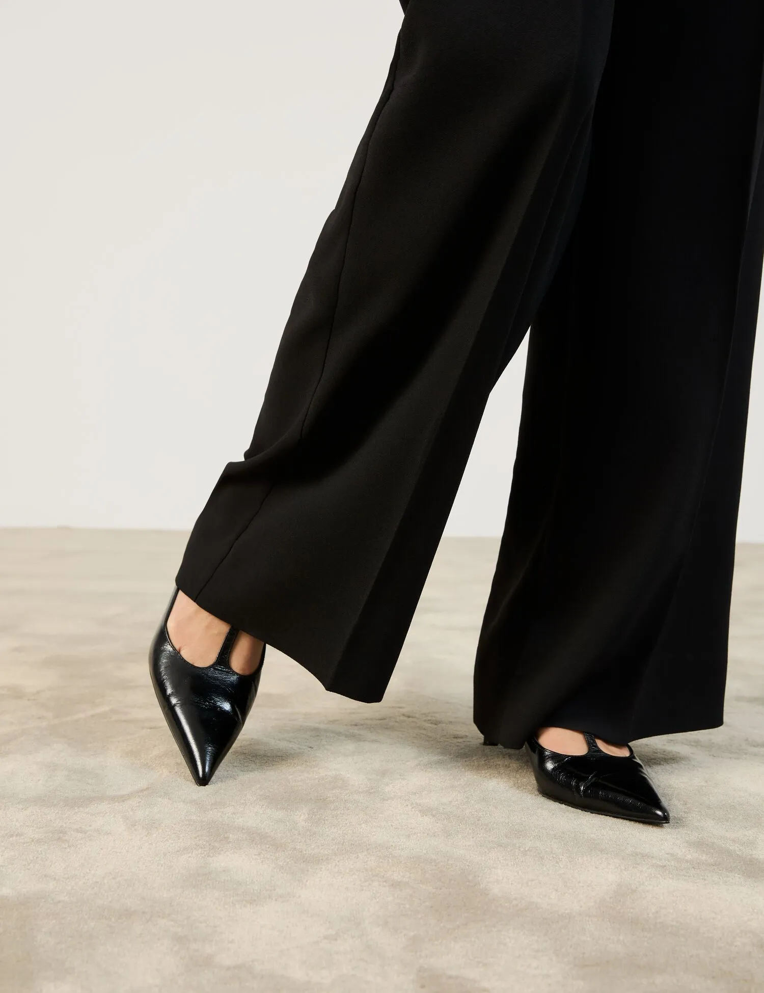 Elegant pull-on trousers with a wide leg