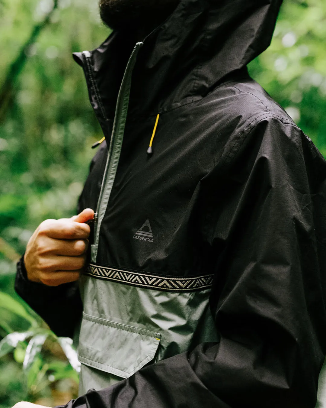 Flow 1/2 Zip Recycled Water Resistant Jacket - True Black/Pistachio