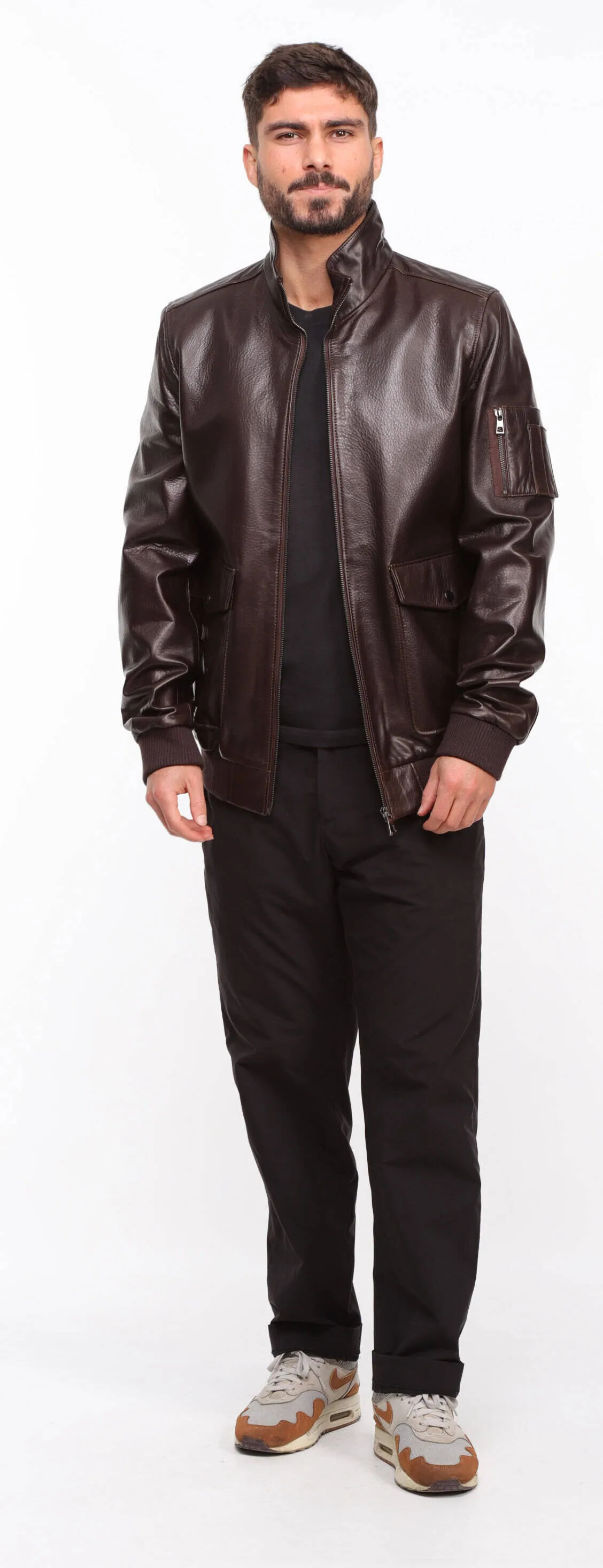 Men's brown leather jacket in \movy\ pilot style