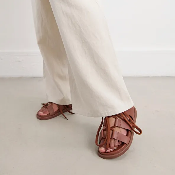 Sandals with multiple straps and laces in cognac leather